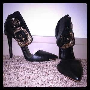 Gold buckle heels (Iamjenniferle)